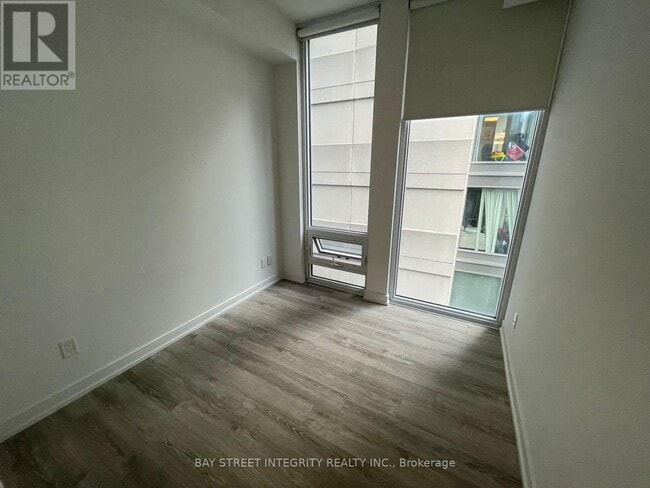 Photo - 28 Wellesley St E