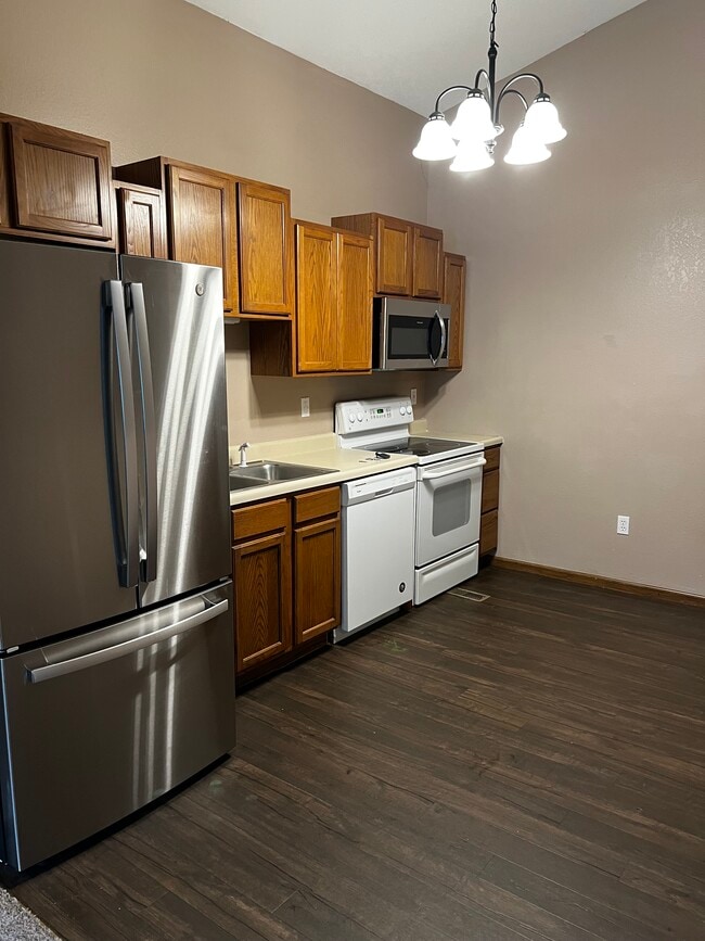 Photo - 875 Lester Ave
