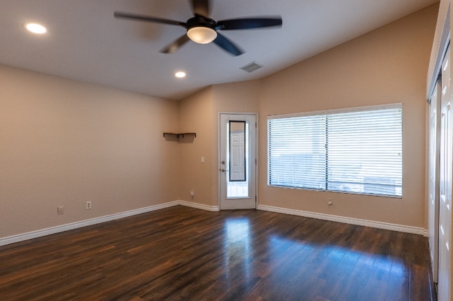 Building Photo - 43524 Yew St Rental