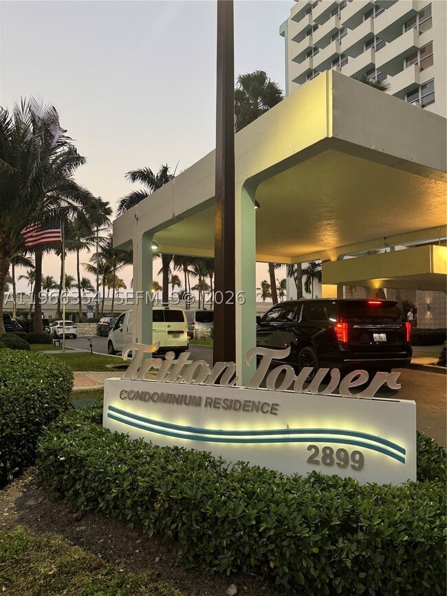 Building Photo - 2899 Collins Ave Unit 936