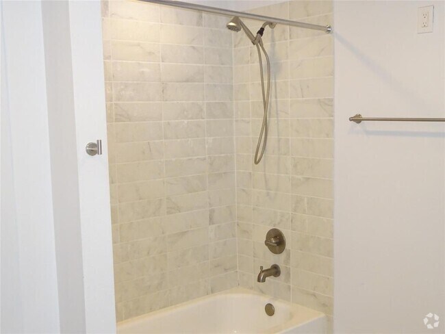 Building Photo - 2401 Crawford St Unit B105 Rental