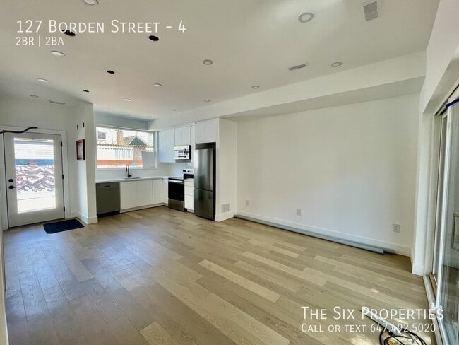Brand New 2 Bed 1.5 Bath Coach House in Downtown Toronto