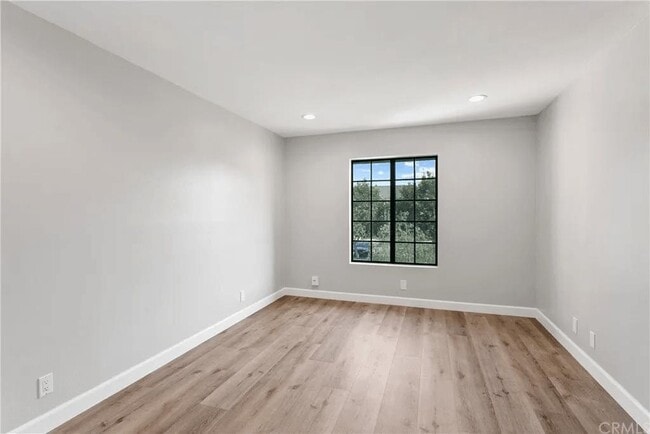 Building Photo - Recently remodeled a One bedroom penthouse
