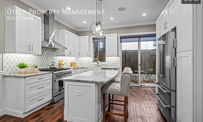 Photo - 854 S Front St