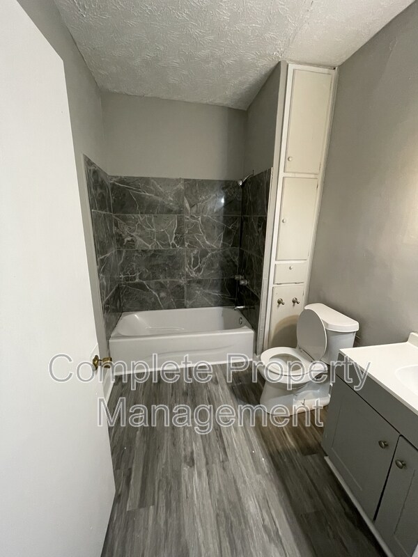 Photo - 404 Chisholm St