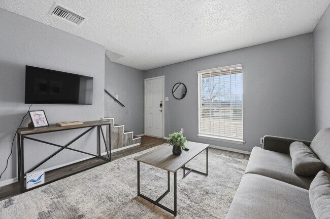 Photo - 600 W Pioneer Pkwy Unidad SI FL2-ID1613020P
