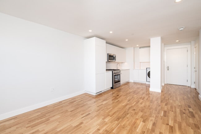 Building Photo - 1400 Columbia Rd Unit 15A