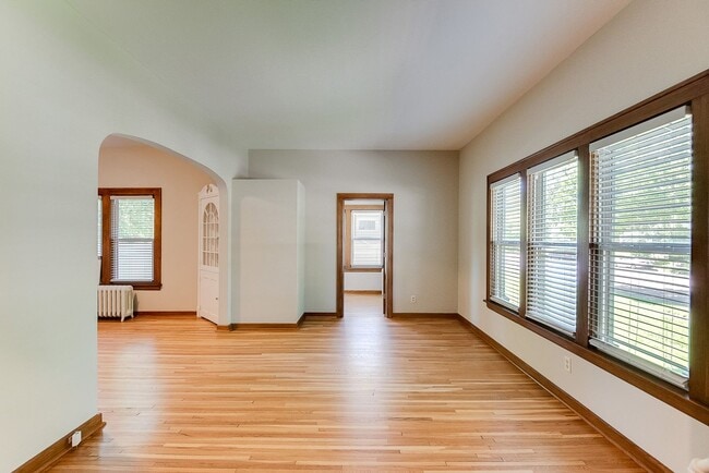 Photo - Recently Renovated 4-Bed Close to Macalester, St Thomas, Concordia & St Kate's!