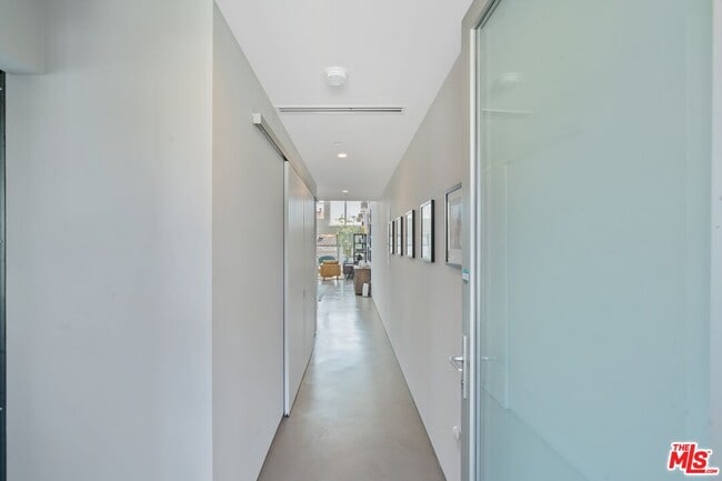 Photo - 611 N Bronson Ave Unidad 6