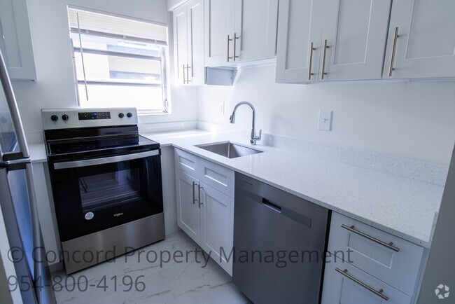 Building Photo - Newly Renovated 2 Bedroom 1 Bathroom Apart... Rental