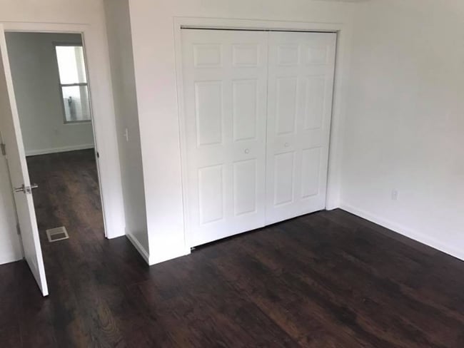 Photo - 102 N Gilfillan St