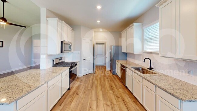 Photo - 904 Emerson Dr