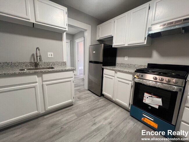 Photo - 98 New Whitney St