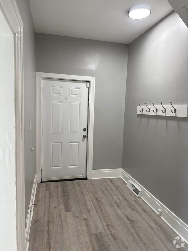 Building Photo - 109 Unger Ave Unit Lower Rental