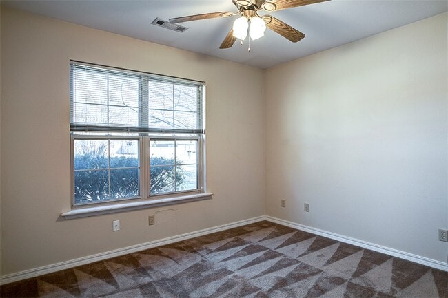 Photo - 706 Meghan St