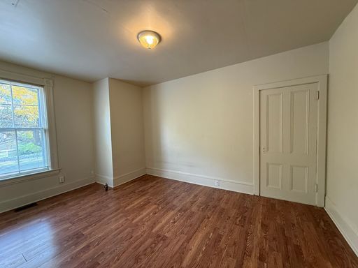 Photo - 3-Bedroom House with Laundry and SunRoom Close to University of Washington
