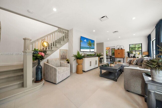 Photo - 151 NE 43rd St