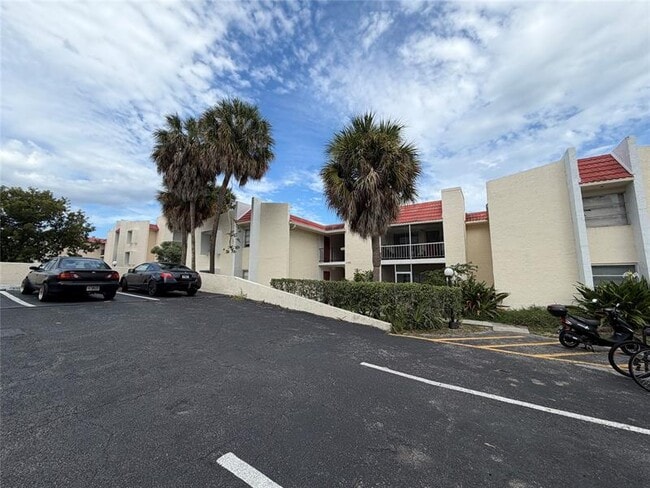 Building Photo - 640 NW 13th St Unit 26