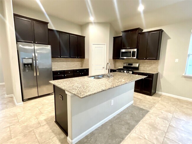 Photo - 2722 Kaman Ln