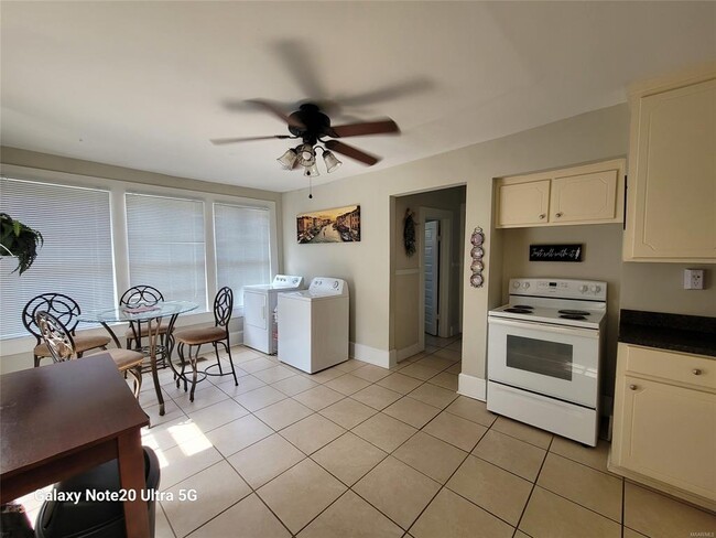 Photo - 116 S Lewis St