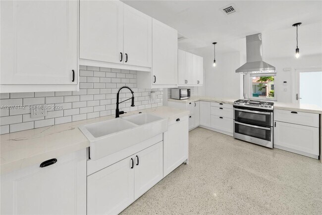 3130 SW 27th Ter