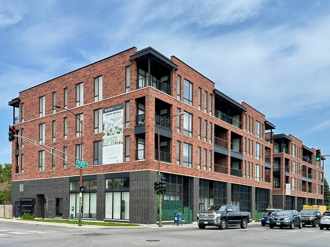 Building Photo - 3215 N Narragansett Ave Unit 103