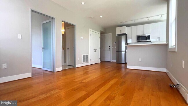 Photo - 1209 G St SE Unit 8