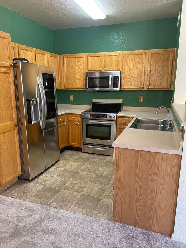 Kitchen - 3002 W Elizabeth St Unit 3D