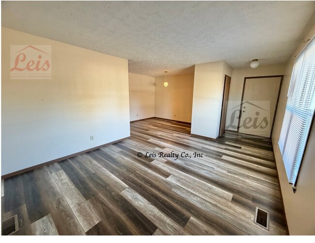 Photo - 1550 Leedes Rd