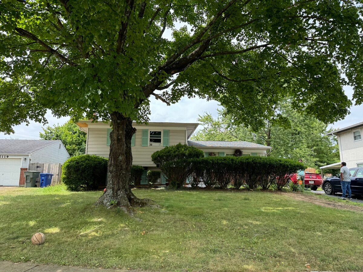 Photo - 2111 Seaforth Pl House