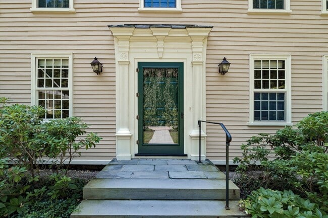 99 Pond Rd