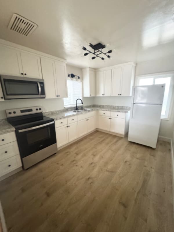 Building Photo - 708 Burke Ave