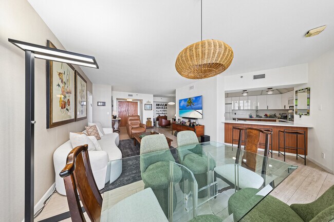20281 E Country Club Dr Unit 810
