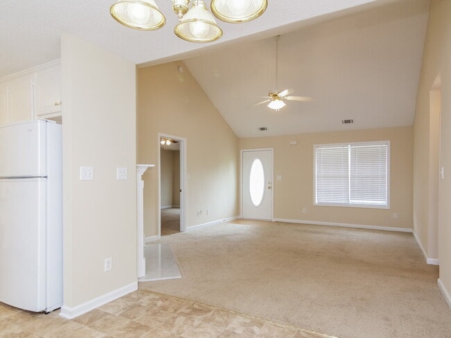 Photo - 1136 Larkspur Dr