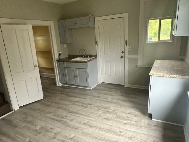 3 bedroom single family home - 3 bedroom single family home