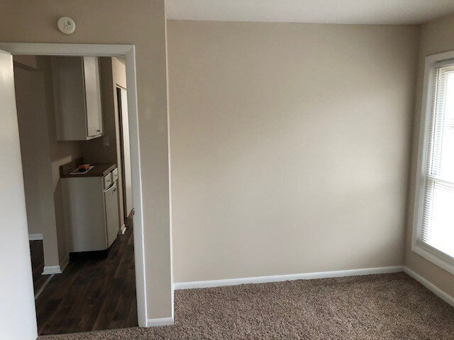 WEST SIDE UPDATED 4 BEDROOM AVAILABLE TODAY!