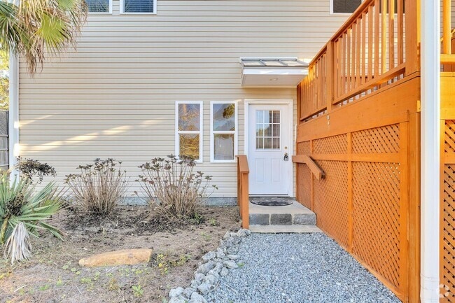 Building Photo - Fully furnished 1 bedroom 1 bath in fenced... Unit B Rental