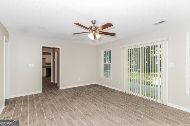 Photo - 1384 Grindenwald Dr