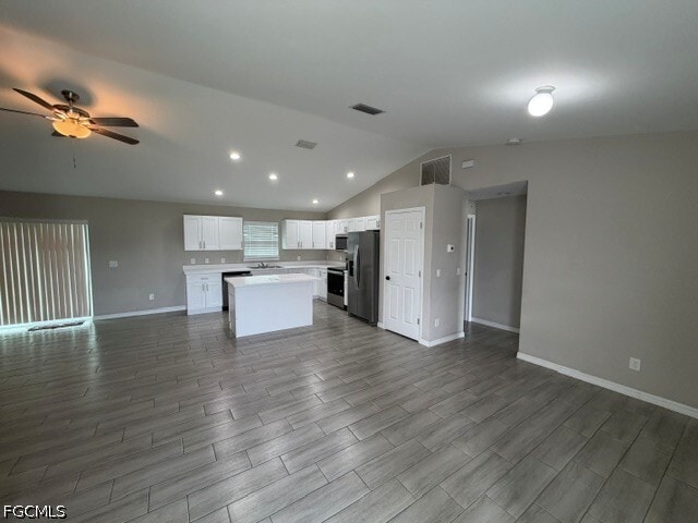Photo - 740 Foxtail St E
