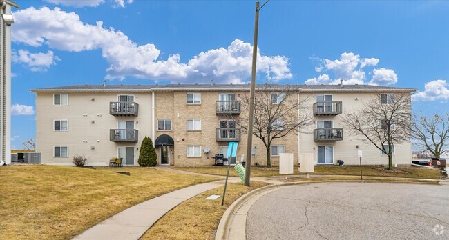 Building Photo - Rainbow Circle Apartments