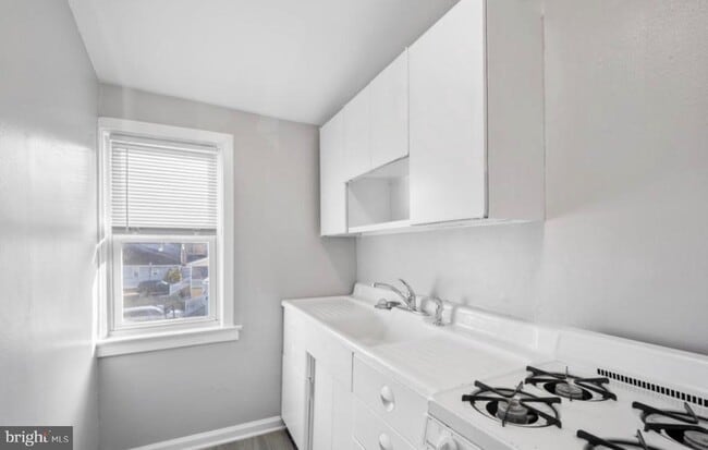 Building Photo - 124 Stiles Ave