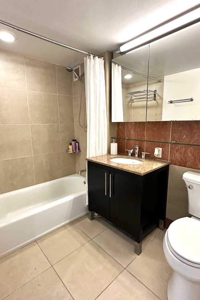 Photo - 555 W 23rd St