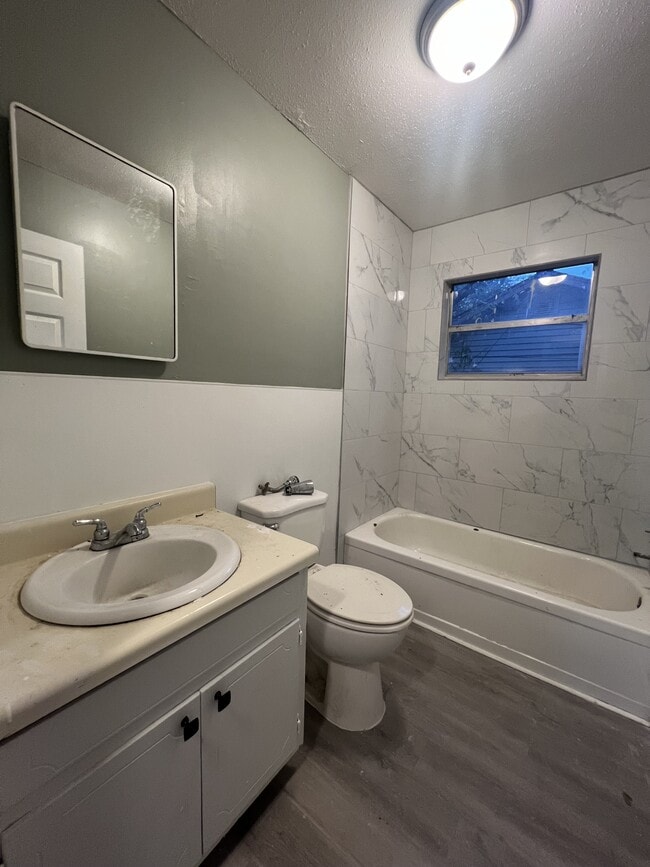 Photo - 966 Scott St