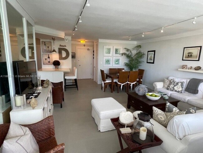 Photo - 5313 Collins Ave Unidad 404