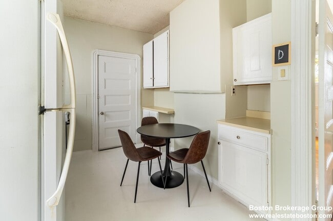 Photo - 787 Columbia Rd