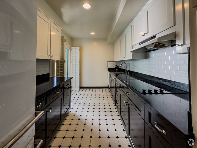 Building Photo - 7560 Hollywood Blvd Rental