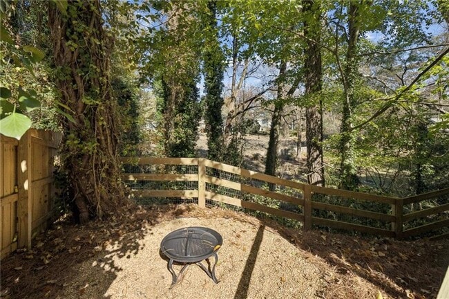 Photo - 1917 Thompson Ave