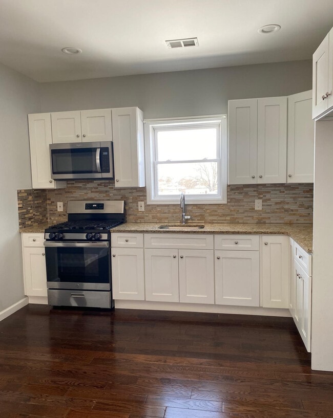 Kitchen - 153 E 23rd St Unit 2