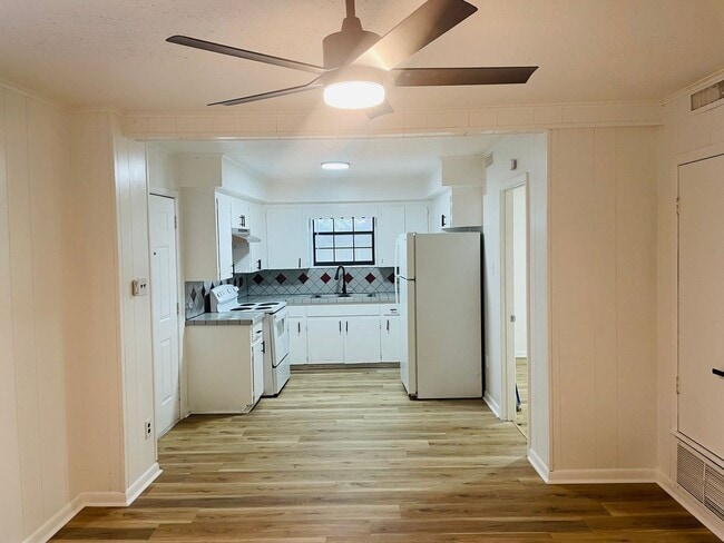 Photo - CROSS ST APARTMENTS Unit CROSS C