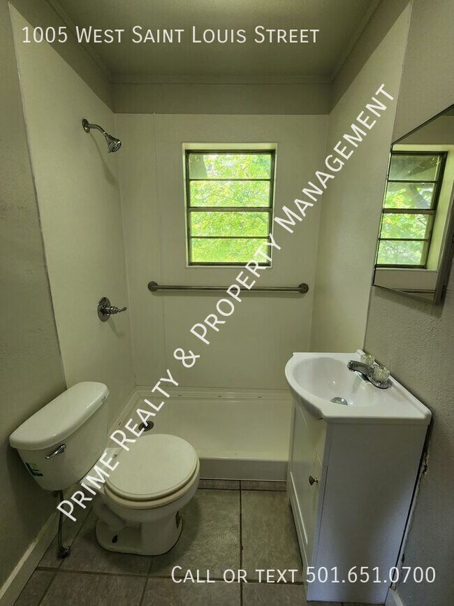 Photo - 1005 W St Louis St